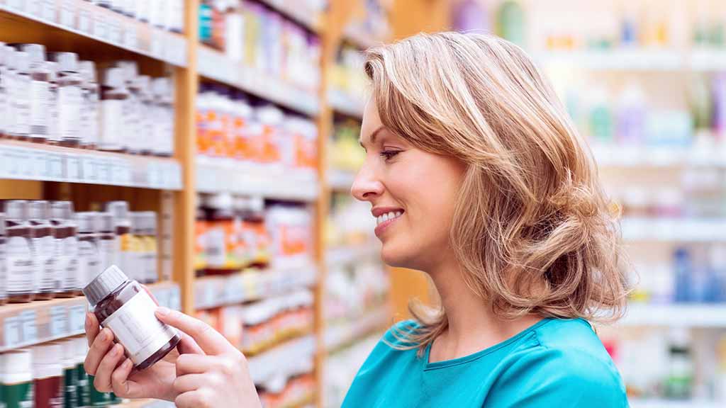 woman shopping for vitamins