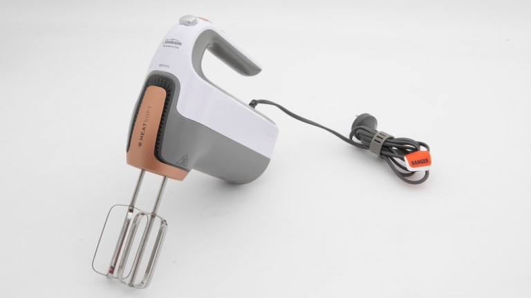 Sunbeam MixMaster hand mixer with HeatSoft technology