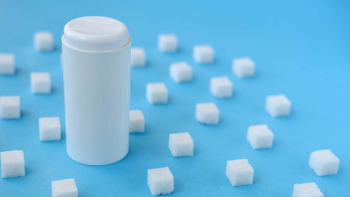 artificial sweetener and sugar