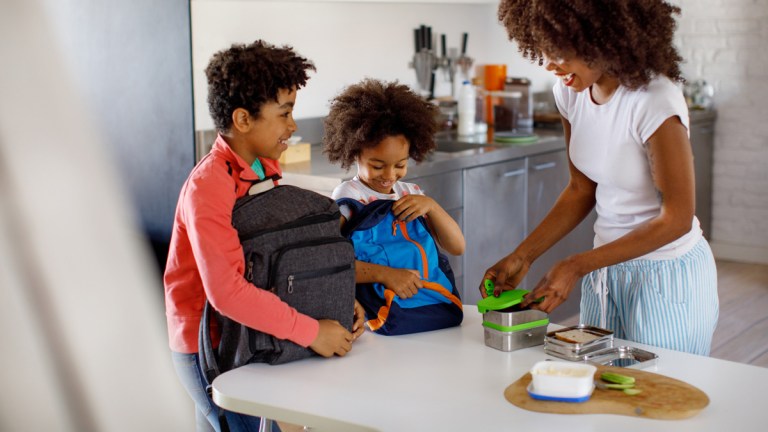 packing kids school lunches