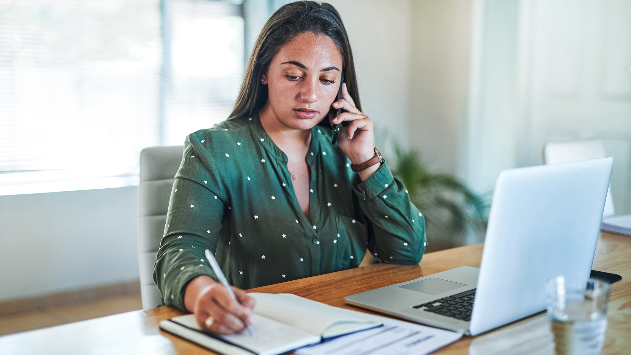 financial_counsellor_on_phone (1)