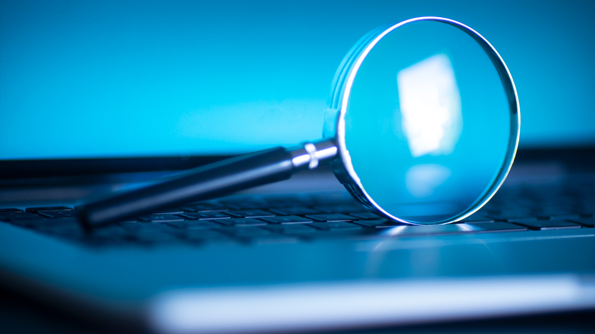 laptop_with_magnifying_glass_on_keyboard