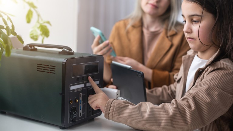 using_a_portable_power_station