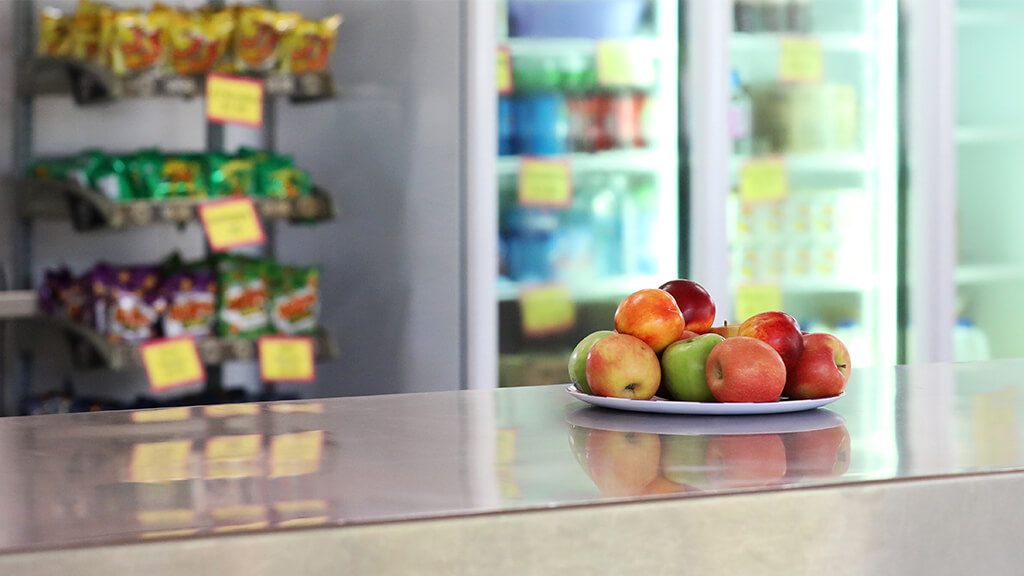 plate of apples in a small grocery store
