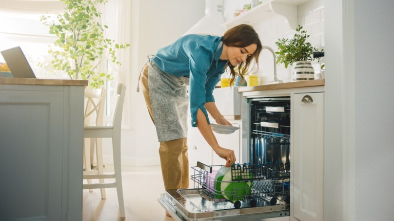 using an energy efficient dishwasher