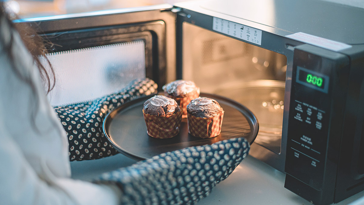 baking in a convection microwave oven