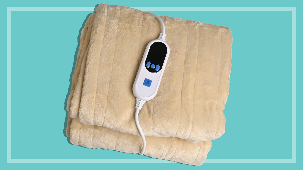 Heated throw blankets