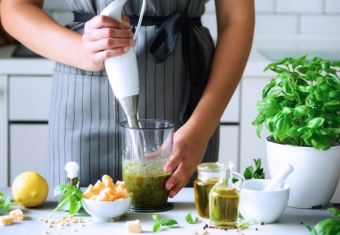 woman_making_pesto_with_stick_blender